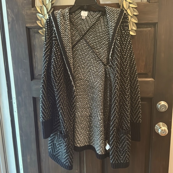 Barely worn long open cardigan. Black and white with hood and pockets. - Picture 1 of 6